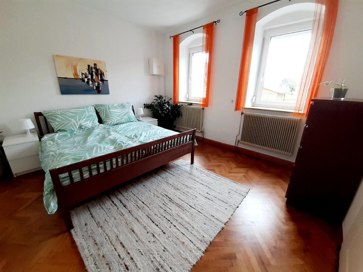 Grosse Altbauwohnung Auf Dem Land Kallham エクステリア 写真